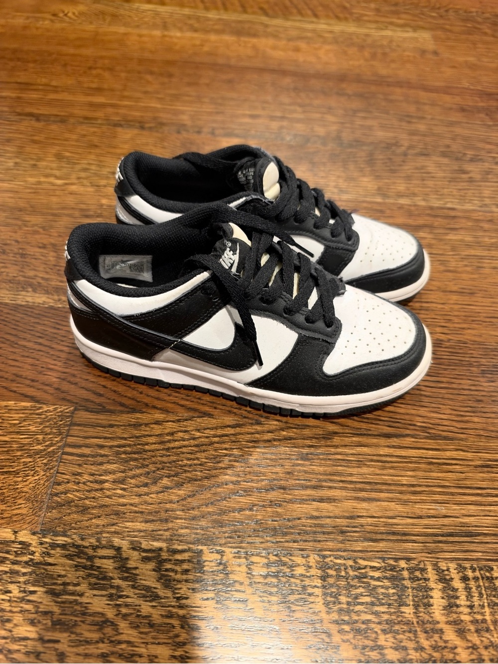 Nike Panda low Dunk sneakers. Size 5Y